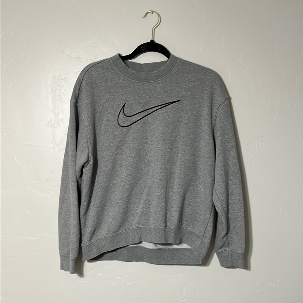 Nike Gray Crewneck Sweater with Classic Style